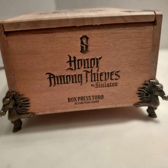 Suenos de Saundra Upcycled EXTREMELY RARE, Honor Among Thieves Cigar Box Storage - Picture 6 of 12